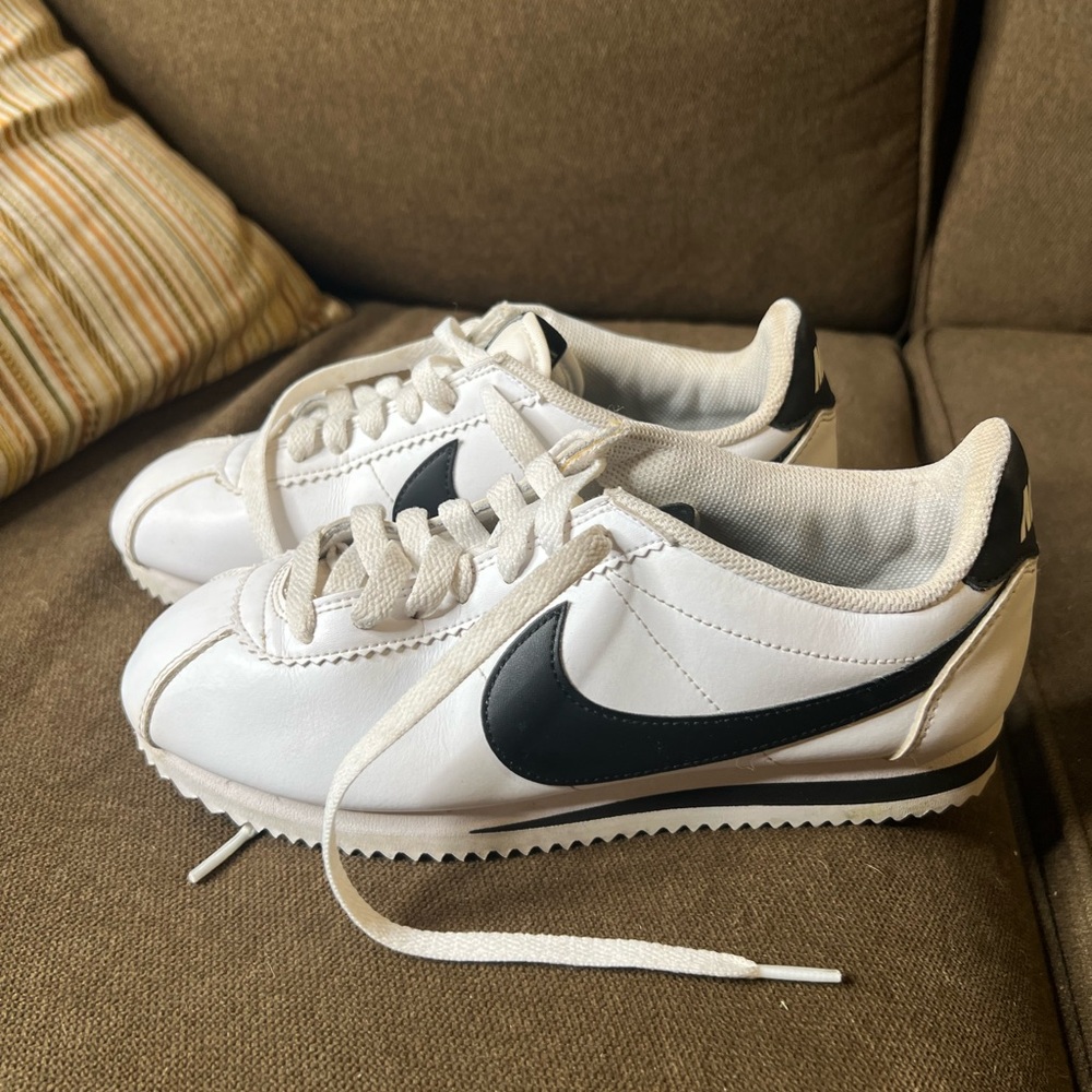Nike Cortez Leather Women Shoes White Black Basic Classic Athletic Sneakers - Picture 10 of 12